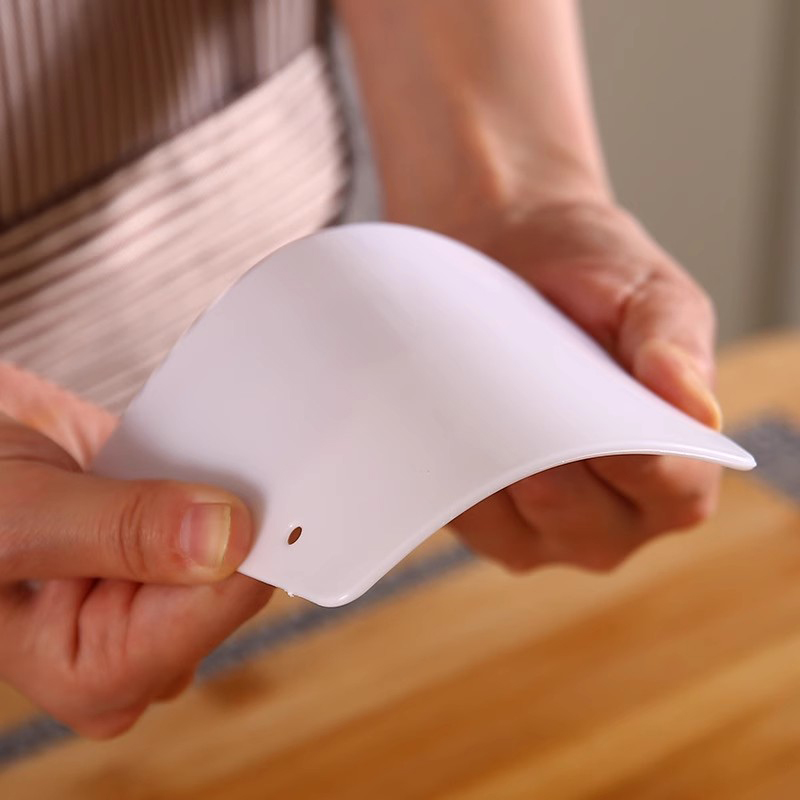 1 個便利な湾曲したクリームスパチュラ DIY ペストリーカ - Dough Scraper Curved のレビューと価格